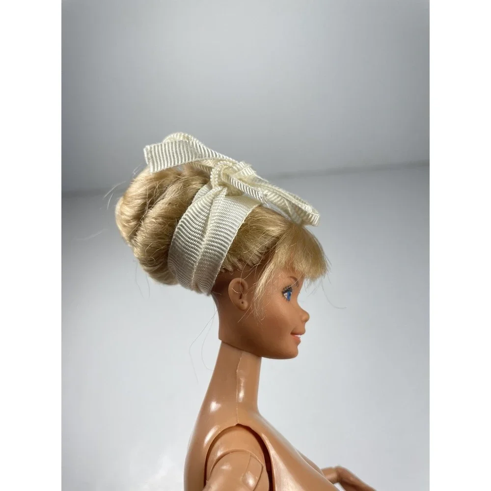 Vtg 1979 Beauty Secrets Barbie Shrugging  Home Made Clothing‎ Working Arms